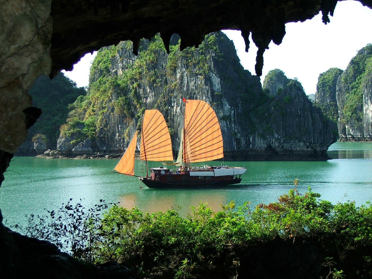 A Must-Visit Destination for 2023 :Ha Long Bay, Vietnam