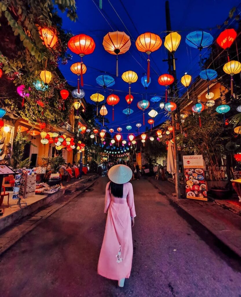 A Guide to the Hoi An Lantern Festival: When and How to Experience It